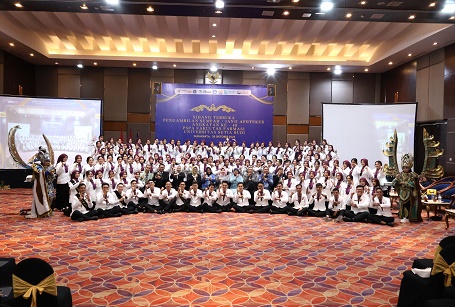 Selamat! USB Luluskan 123 Apoteker Baru